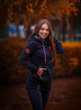 Czarna długa bluza bez zapięcia