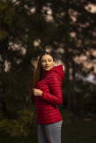 Czerwona kurtka z elastycznym pasem