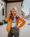 Niebieska kurtka z podszewką w kwiaty od LHD