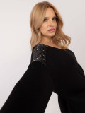 Elegancki czarny sweter z aplikacją