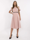 Elegancka midi sukienka w ciemnoróżowym