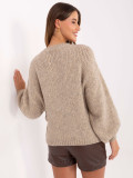 Beżowy sweter z bufiastymi rękawami