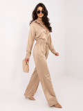 Beżowy komplet koszula i spodnie z paskiem