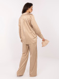 Beżowy komplet koszula i spodnie z paskiem