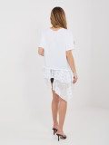 Biała bawełniana bluzka z krótkim rękawem i falbaną