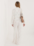 Biały damski komplet – koszula i spodnie z kołnierzykiem