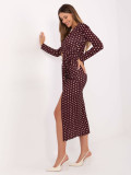 Bordowa midi sukienka w grochy z kopertowym dekoltem