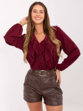 Elegancka bordowa bluzka z żabotem i bufiastymi rękawami