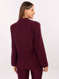 Elegancka bordowa marynarka z broszką i podszewką