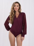 Eleganckie bordowe body z koronką i bufiastymi rękawami