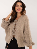 Stylowy beżowy sweter z 3/4 rękawami