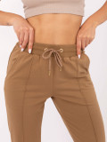 Stylowe spodnie dresowe w kolorze camel