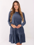 Ciemnoniebieska rozkloszowana sukienka z falbaną