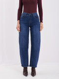 Ciemnoniebieskie mom jeans z wysokim stanem
