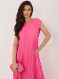 Elegancka różowa sukienka midi z kieszeniami