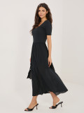 Czarna rozkloszowana sukienka midi z podszewką