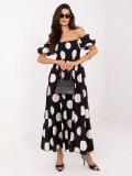 Czarna sukienka maxi w grochy z hiszpańskim dekoltem