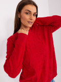 Czerwony sweter klasyczny we wzory