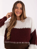 Pruhovany sweter w bordowej kolorze