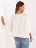 Elegancki ecru sweter z 3/4 rękawami