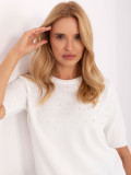Elegancki ecru sweter z aplikacją