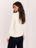 Elegancki sweter ecru z kołnierzykiem i guzikami