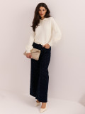 Elegancki sweter ecru z kołnierzykiem i guzikami
