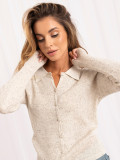 Elegancki beżowy sweter z kołnierzykiem i guzikami