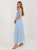 Jasnoniebieska rozkloszowana sukienka midi z paskiem