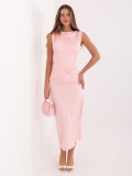 Elegancka różowa sukienka midi bez rękawów