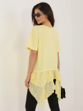 Żółta bawełniana bluzka z falbaną i haftem