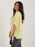 Żółta bluzka z dekoltem V i krótkim rękawem