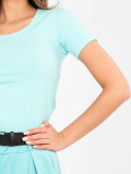 Miętowa prążkowana bluzka z krótkim rękawem