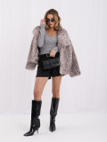 Elegancki szary sweter z kopertowym dekoltem w serek