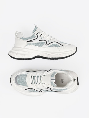 Biało-zielone sneakersy z ozdobnymi wstawkami