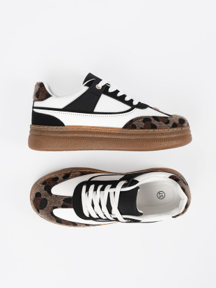 Biało-czarne sneakersy z panterkowymi wstawkami