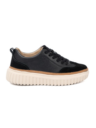 Czarne sneakersy skórzane na beżowej platformie