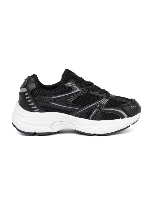 Czarne sneakersy z siateczką i białą podeszwą