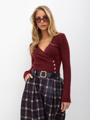Elegancki bordowy sweter z kopertowym dekoltem w serek