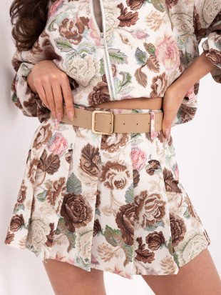 Brązowe szorty w kwiaty z szerokimi nogawkami i paskiem