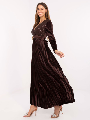 Elegancka maxi sukienka z paskiem i cekinami, brązowa