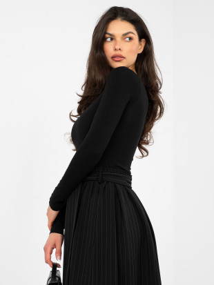 Czarna bawełniana bluzka z długim rękawem i podszewką