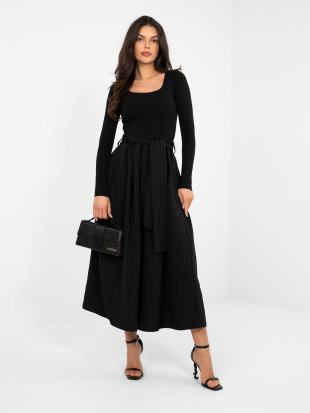 Czarna elegancka spódnica midi w paski z paskiem i kieszeniami