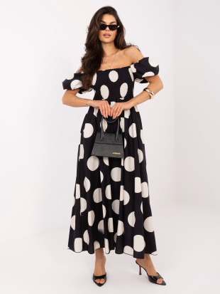 Czarna sukienka maxi w grochy z hiszpańskim dekoltem