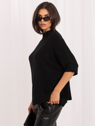 Elegancki czarny sweter z aplikacją i półgolfem