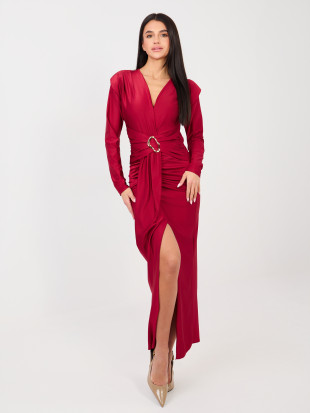 Czerwona elegancka sukienka maxi z długim rękawem i kopertowym dekoltem