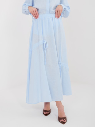 Jasnoniebieska spódnica midi z wiązaniem