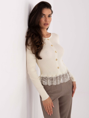 Elegancki beżowy sweter z koronką i guzikami