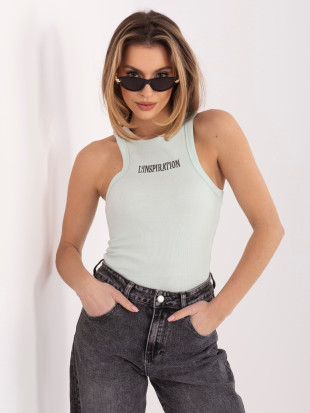 Miętowy prążkowany top z haftem